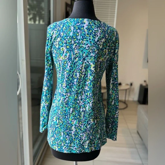 Lilly Pulitzer Blue Bell Sleeve Blouse with Pleated Details - Picture 2 of 8